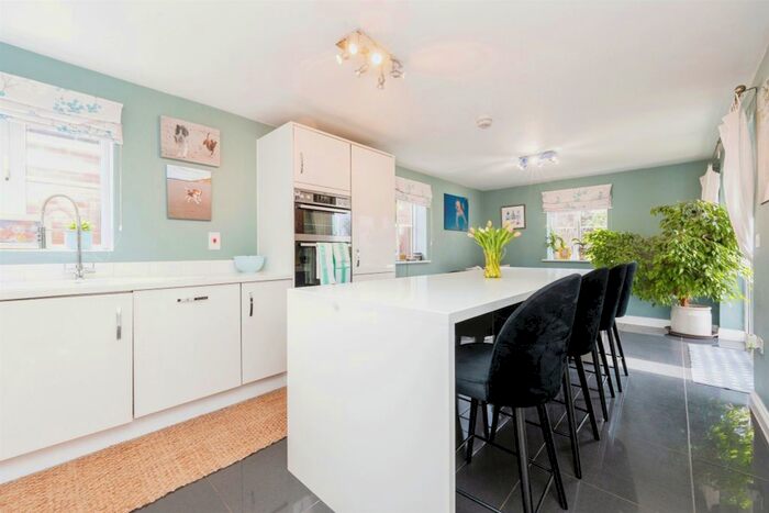 5 Bedroom Detached House For Sale In Summers Hill Drive, Papworth Everard, Cambridge, CB23