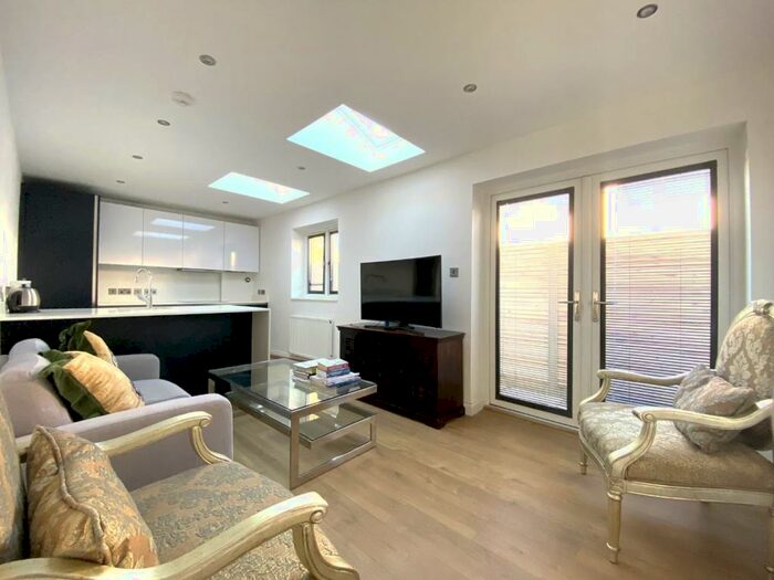 2 Bedroom Detached Bungalow To Rent In Traps Lane, KT3