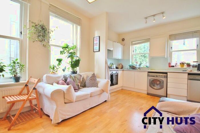 3 Bedroom Flat To Rent In Cathcart Hill, London, N19