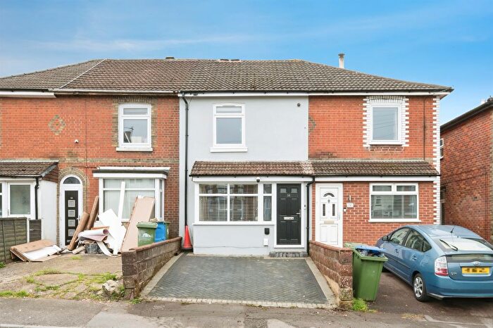 3 Bedroom Terraced House For Sale In Weston Grove Road, Southampton, SO19
