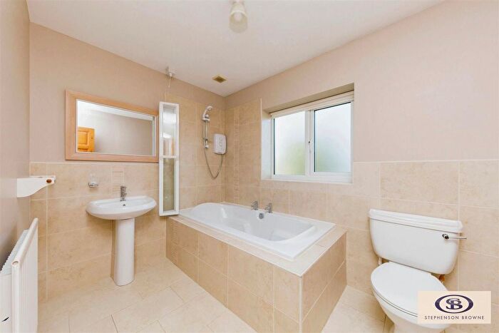 4 Bedroom Detached House For Sale In Stoneley Road, Coppenhall, Crewe, CW1