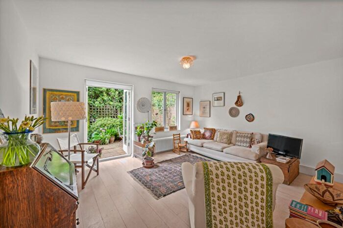 3 Bedroom House For Sale In Bergholt Mews, Kings Cross, NW1