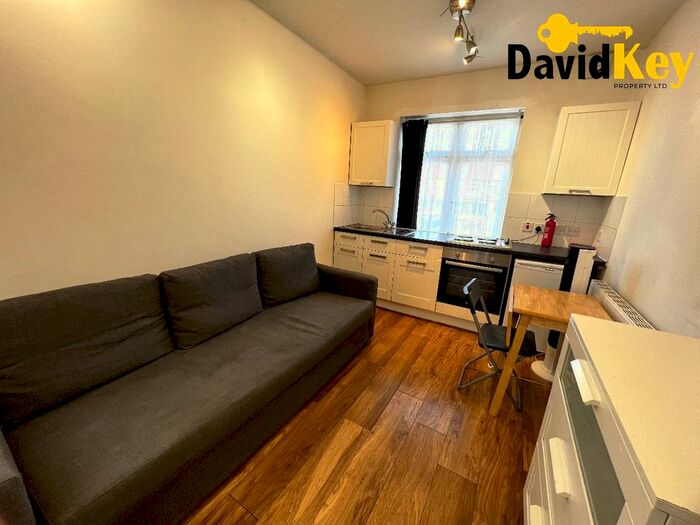 Studio To Rent In Hendon Way, London, NW2