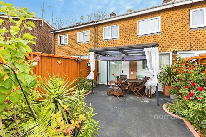 2 Bedroom Terraced House To Rent In Chaucer Close, Emmer Green, Reading, RG4