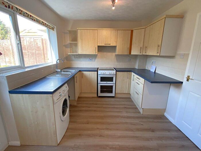 3 Bedroom Semi-Detached House To Rent In Hillside Close, Banbury, Oxon, OX16