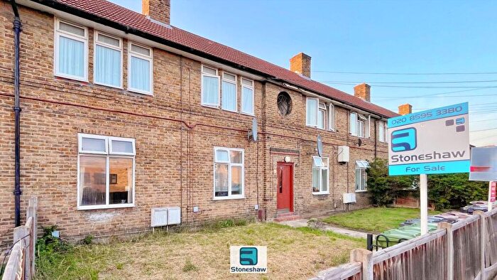 2 Bedroom Flat For Sale In Armstead Walk, Dagenham, RM10