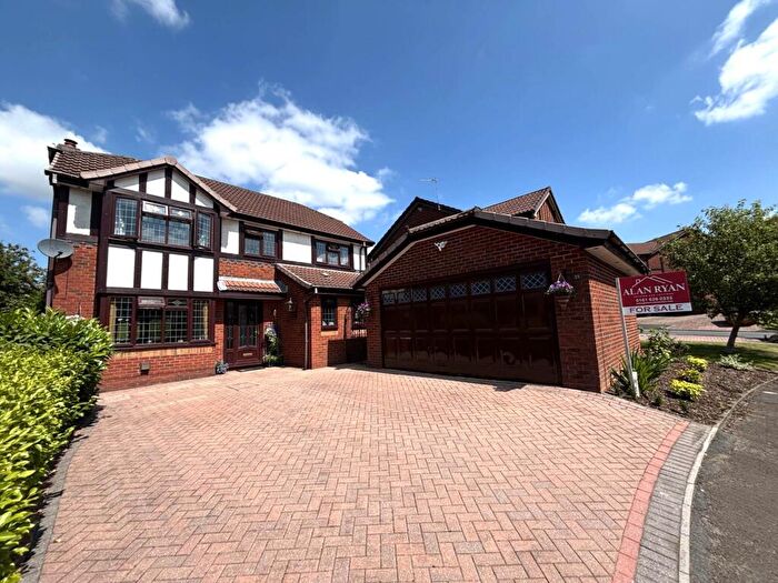 4 Bedroom Detached House For Sale In Ridgewood Avenue, Oldham, OL9