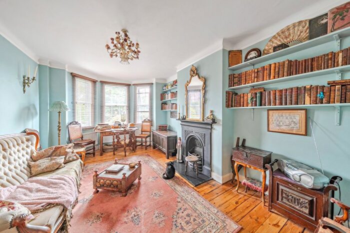 2 Bedroom Flat For Sale In Aylmer Road, East Finchley, London, N2