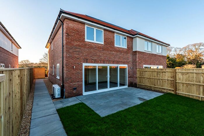 4 Bedroom Semi-Detached House To Rent In Lodge Road, Lymington, Hampshire, SO41