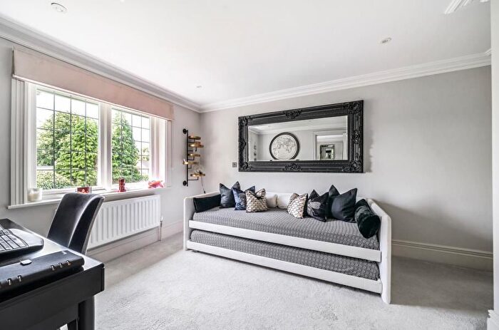 5 Bedroom Detached House To Rent In Woking, Surrey, GU22