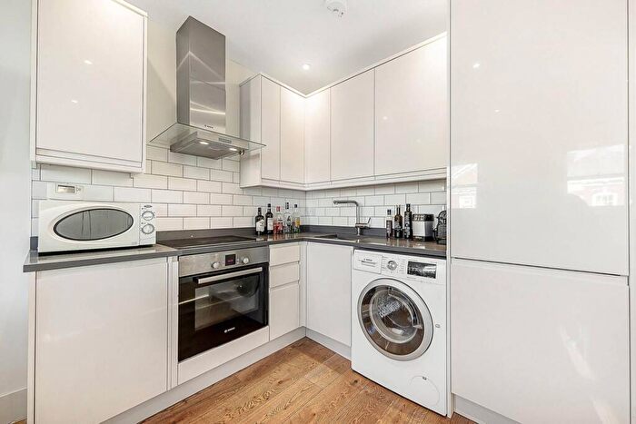 1 Bedroom Flat To Rent In St. John's Hill, St John's Hill, London, SW11