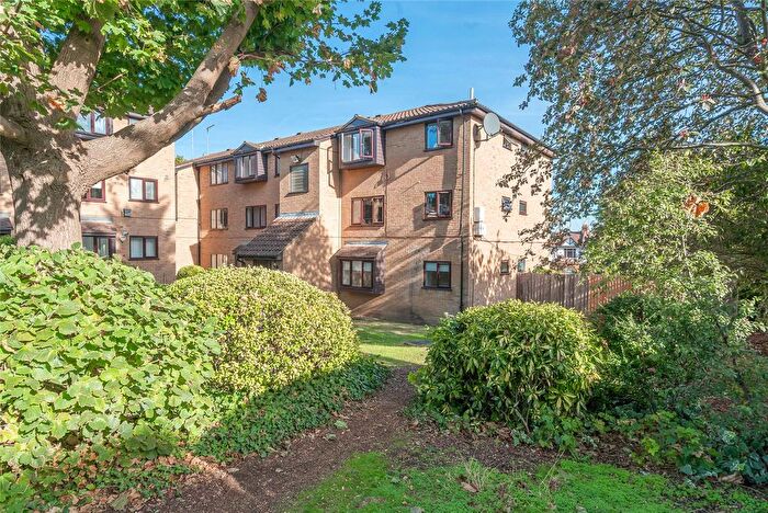 Studio For Sale In Cambridge Gardens, London, N10