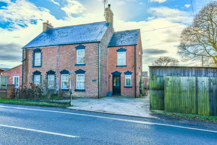 3 Bedroom Semi-Detached House For Sale In Berkeley Road, Berkeley, GL13