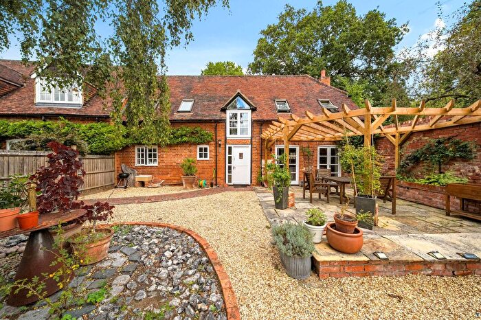 3 Bedroom Semi-Detached House For Sale In Hosehill, Reading, RG7