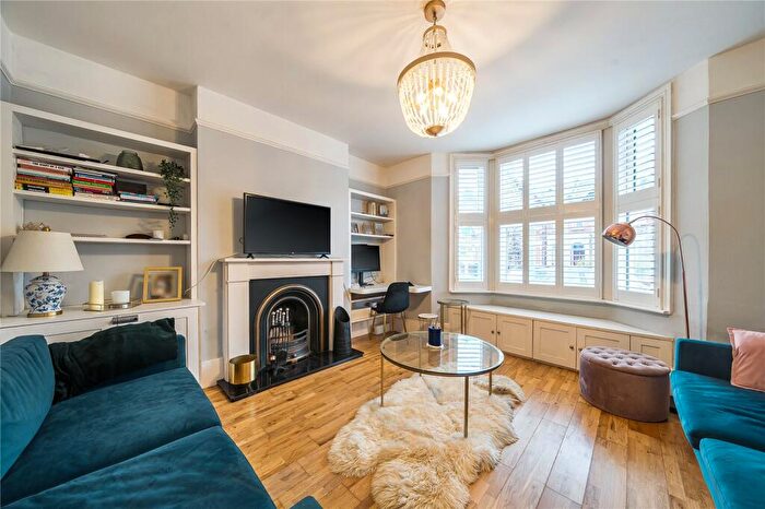 2 Bedroom Apartment For Sale In Brownhill Road, London, SE6