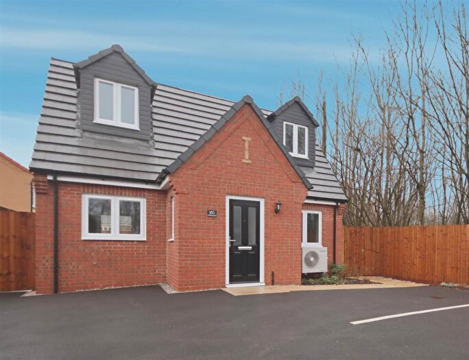 2 Bedroom Detached House For Sale In Chesterfield Road, Holmewood, S42