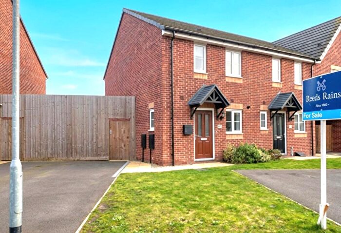2 Bedroom End Of Terrace House For Sale In Smarts Road, Bedworth, Warwickshire, CV12