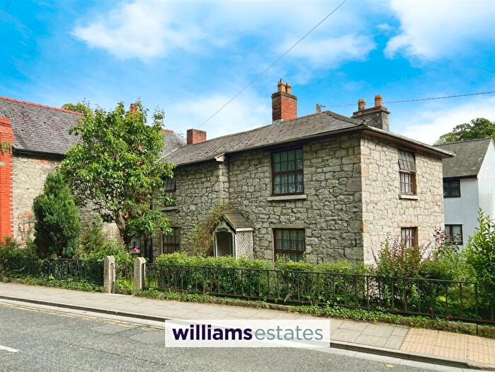 4 Bedroom Semi-Detached House For Sale In Clwyd Street, Ruthin, LL15