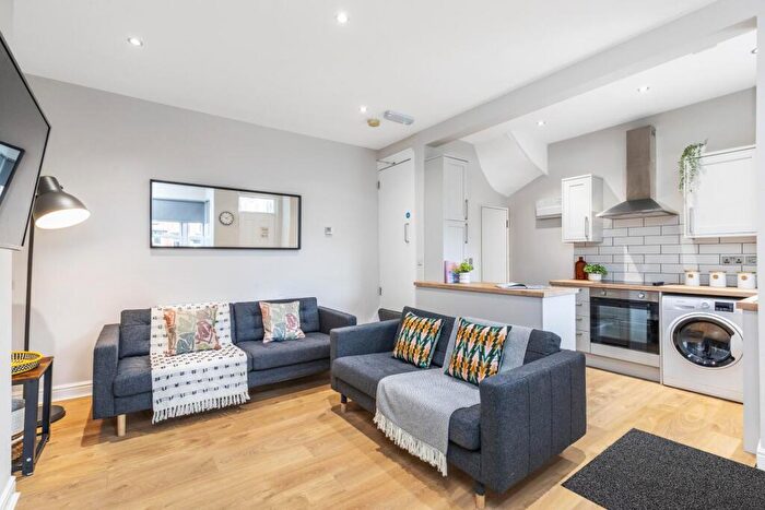 5 Bedroom House To Rent In St Anns Avenue, Leeds, LS4