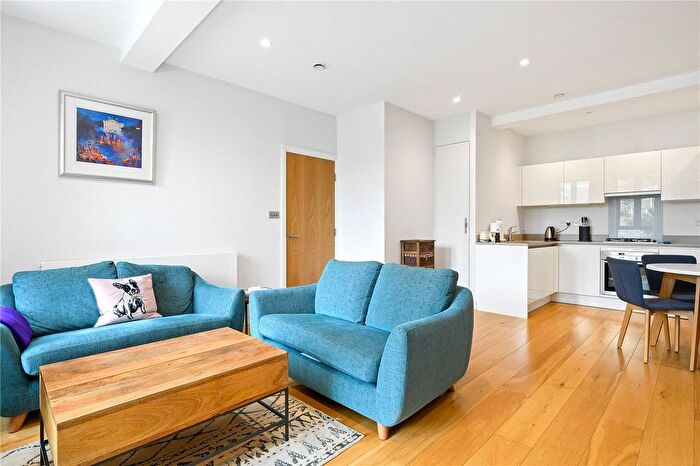 2 Bedroom Flat To Rent In Holloway Road, London, N7