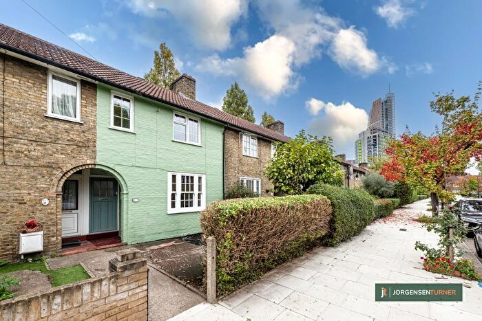 2 Bedroom Property To Rent In Bentworth Road, Shepherds Bush, London, W12