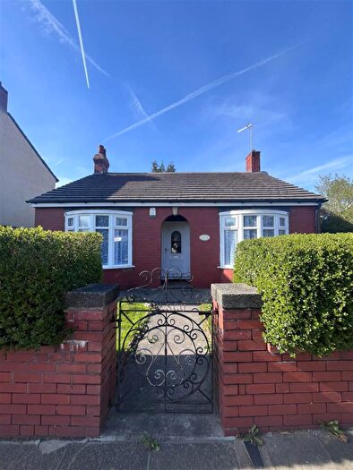 2 Bedroom Detached Bungalow To Rent In Mossley Road, Ashton-Under-Lyne, OL6