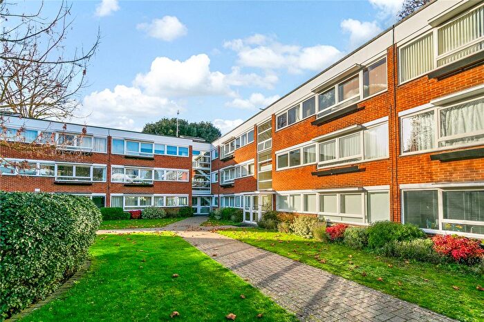 2 Bedroom Flat To Rent In Charmouth Court, Kings Road, Richmond Upon Thames, TW10