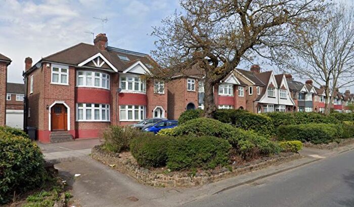 3 Bedroom Flat To Rent In Oakleigh Road South, London, N11