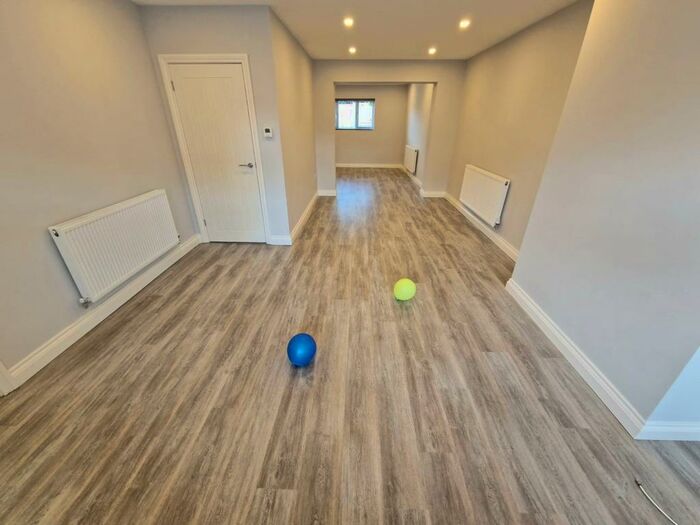 3 Bedroom Semi-Detached House To Rent In Rosemead Drive, Oadby, LE2