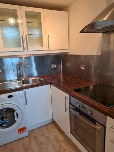 1 Bedroom Flat To Rent In Brook Road South, Brentford, TW8