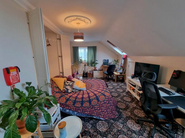 Studio To Rent In Hale Lane, Mill Hill, NW7