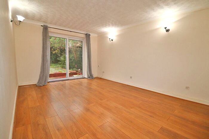 3 Bedroom Property To Rent In Iris Mews, Basildon, SS15