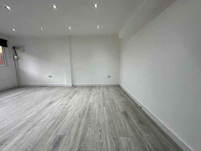 Flat To Rent In Tilbury Town, RM18