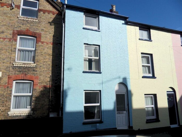 2 Bedroom House For Sale In St. Marys Road, Cowes, PO31