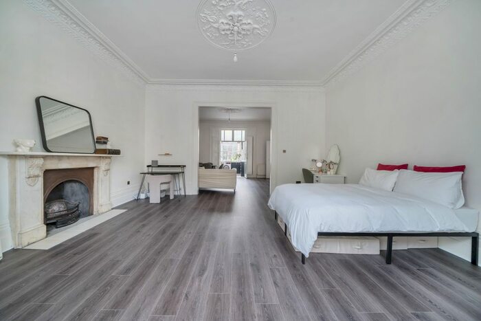 1 Bedroom Flat To Rent In Upper Addison Gardens, London, W14