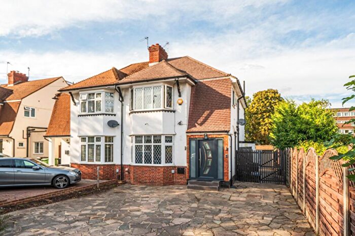 3 Bedroom Semi Detached House For Sale In Mead Way, Bromley, Kent, BR2
