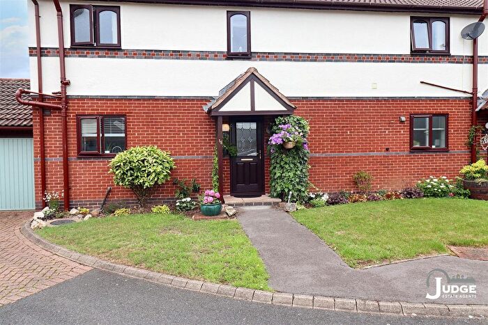 2 Bedroom Flat For Sale In Chestnut Walk, Markfield Court, Markfield, Leicestershire, LE67