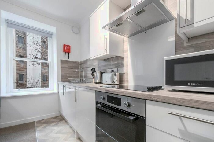 2 Bedroom Flat To Rent In Cowgate, Holyrood, Edinburgh, EH1