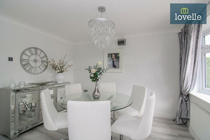 4 Bedroom Detached House For Sale In St Nicholas Drive, Wybers, Grimsby, DN37