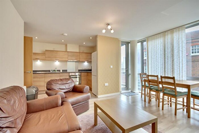 2 Bedroom Flat To Rent In Bonfire Corner, Portsmouth, PO1