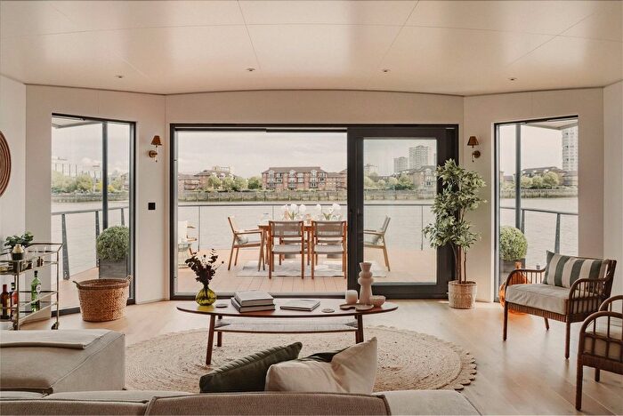2 Bedroom Houseboat To Rent In Cheyne Walk, Chelsea, SW10