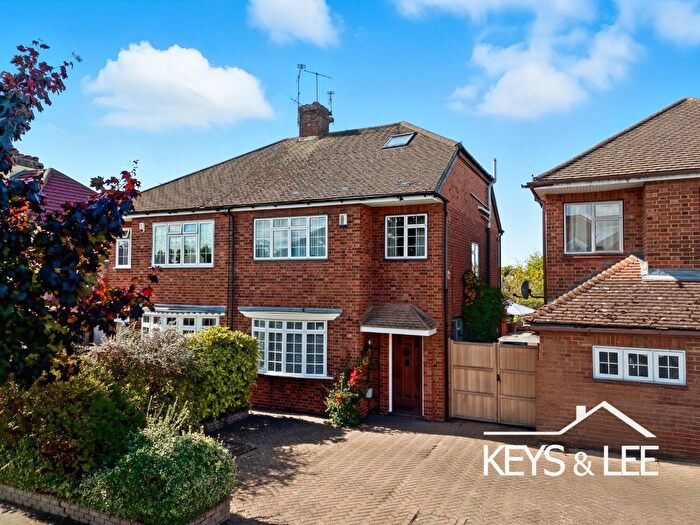 3 Bedroom Semi-detached House For Sale In Dee Way, Rise Park, Romford, RM1