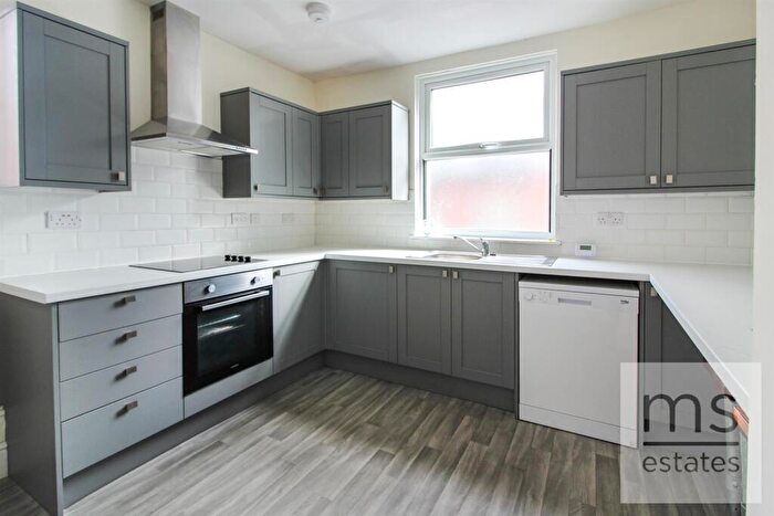 2 Bedroom Flat To Rent In £pppw Wellington Square, Nottingham, NG7