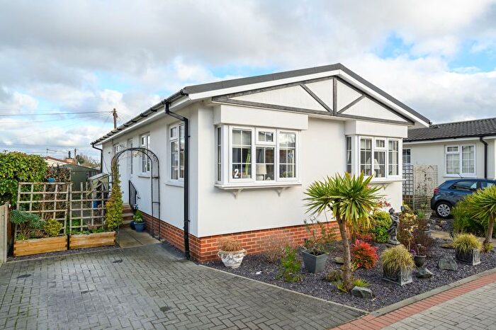 2 Bedroom Park Home For Sale In Weybridge Park Estate, Addlestone, KT15