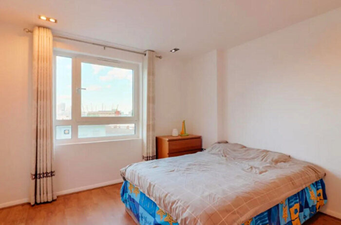 2 Bedroom Apartment To Rent In City Tower, Limeharbour, E14