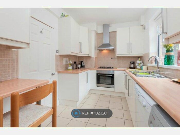 4 Bedroom Flat To Rent In Ealing, London W5