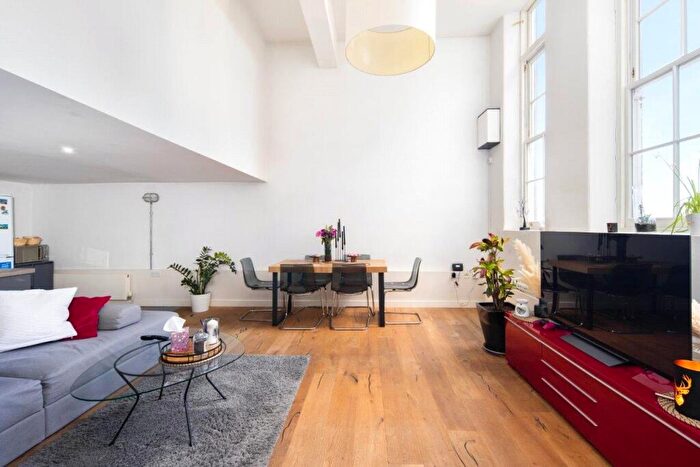 2 Bedroom Flat To Rent In Schoolhouse Yard, Bloomfield Road, London, SE18