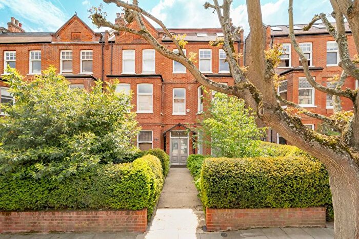 3 Bedroom Flat To Rent In Greencroft Gardens, West Hampstead, NW6