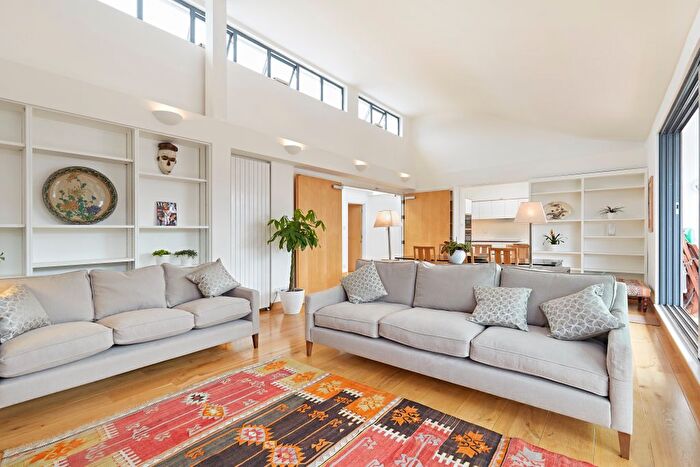 3 Bedroom Flat To Rent In North Mews, Bloomsbury, WC1N