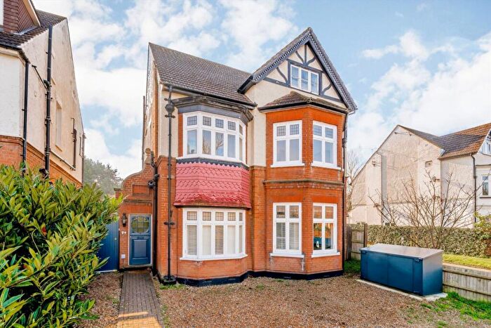 2 Bedroom Flat For Sale In Effingham Road, Surbiton, KT6